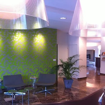Hotel Les Amandiers 3*