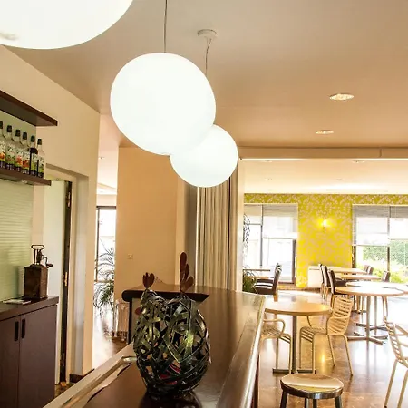 Les Amandiers Hotel