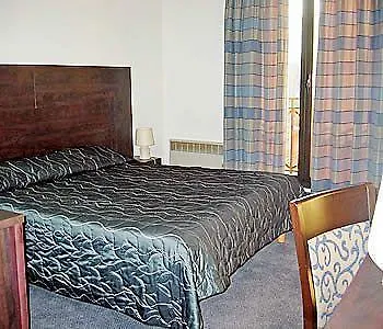 Les Amandiers Hotel